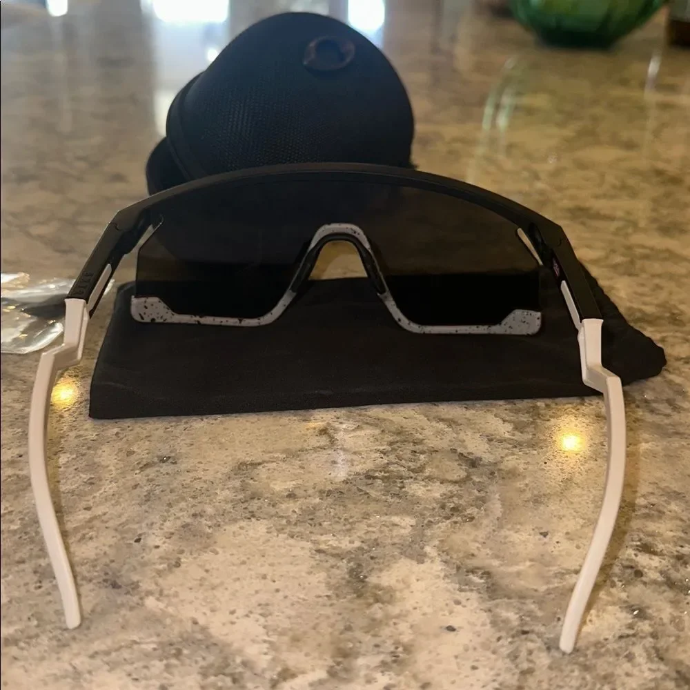 😎 Oakley Encoder Strike Vented Sunglasses Matte Blk FramePrizm Sapphire Lenses